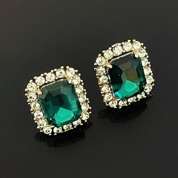 ✨Stunning 12k GP Cubic Zirconia Stud Earrings - Picture 2 of 3